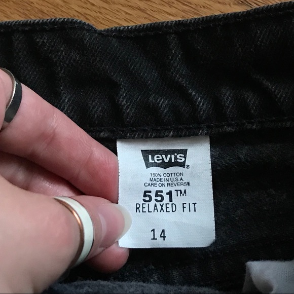 Vintage 90s Levi’s black cut off jean shorts 31/32 - Picture 5 of 6